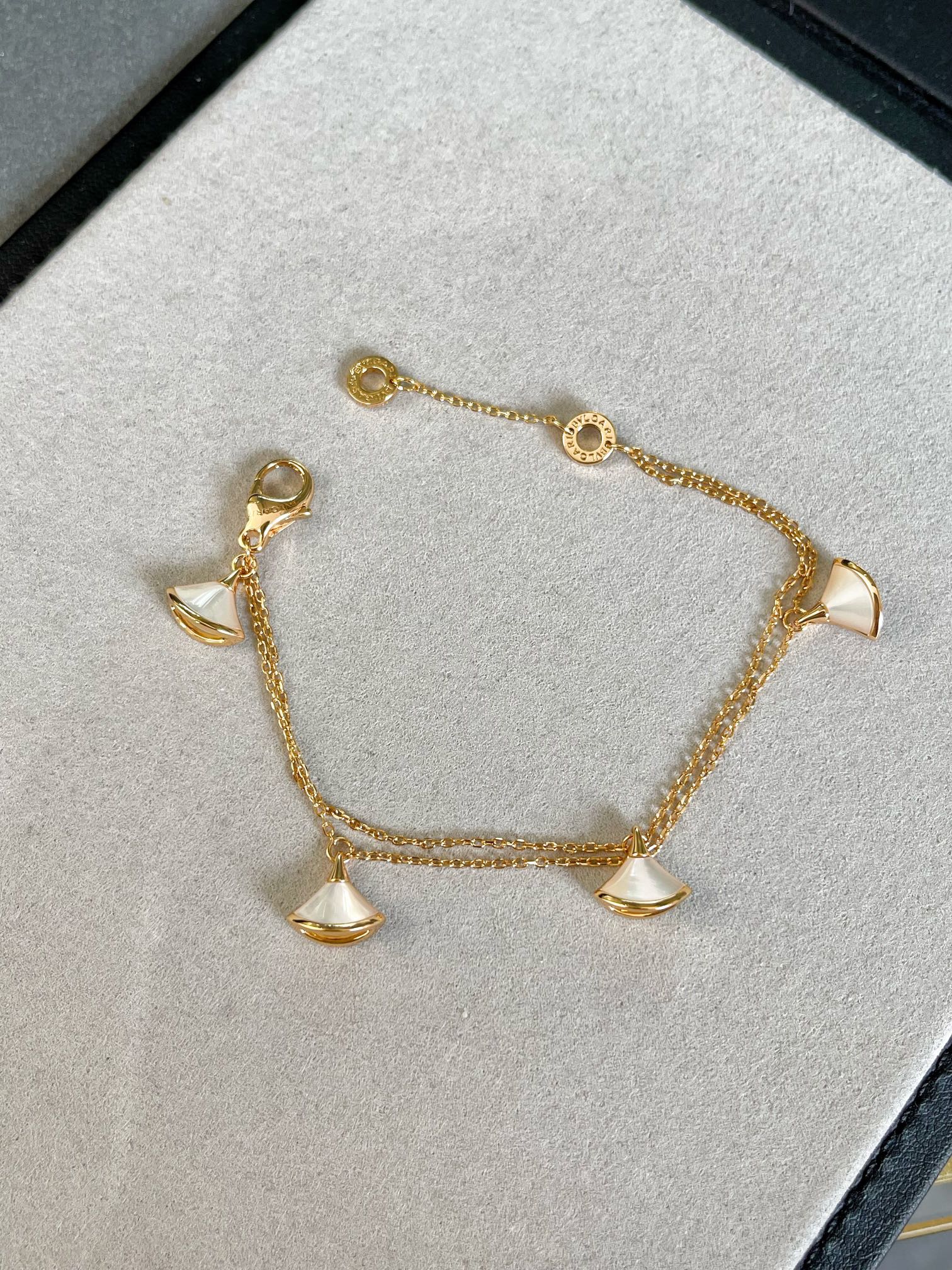 Bvlgari 4 Motif Gold Diva Dream Bracelet