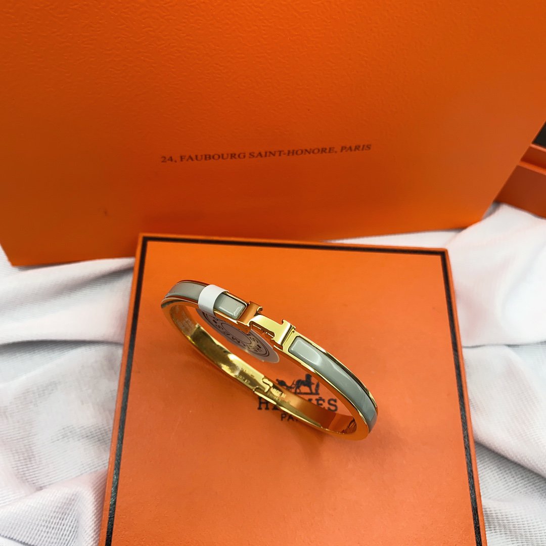 Hermes Classic HM Clic Green 8MM Enamel Bracelet